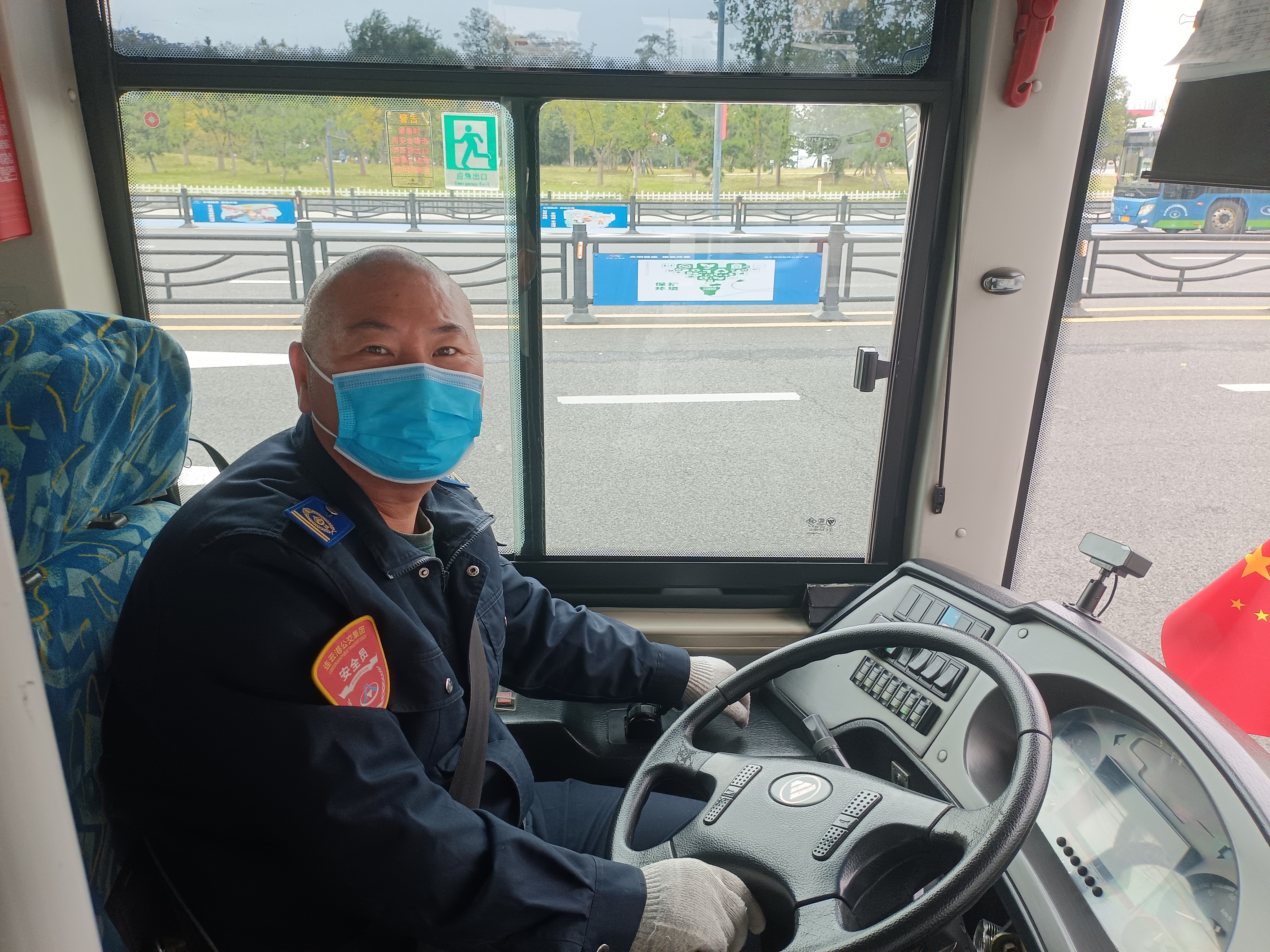 公交集團(tuán)公交事業(yè)二部35路劉猛及時歸還乘客丟失的包