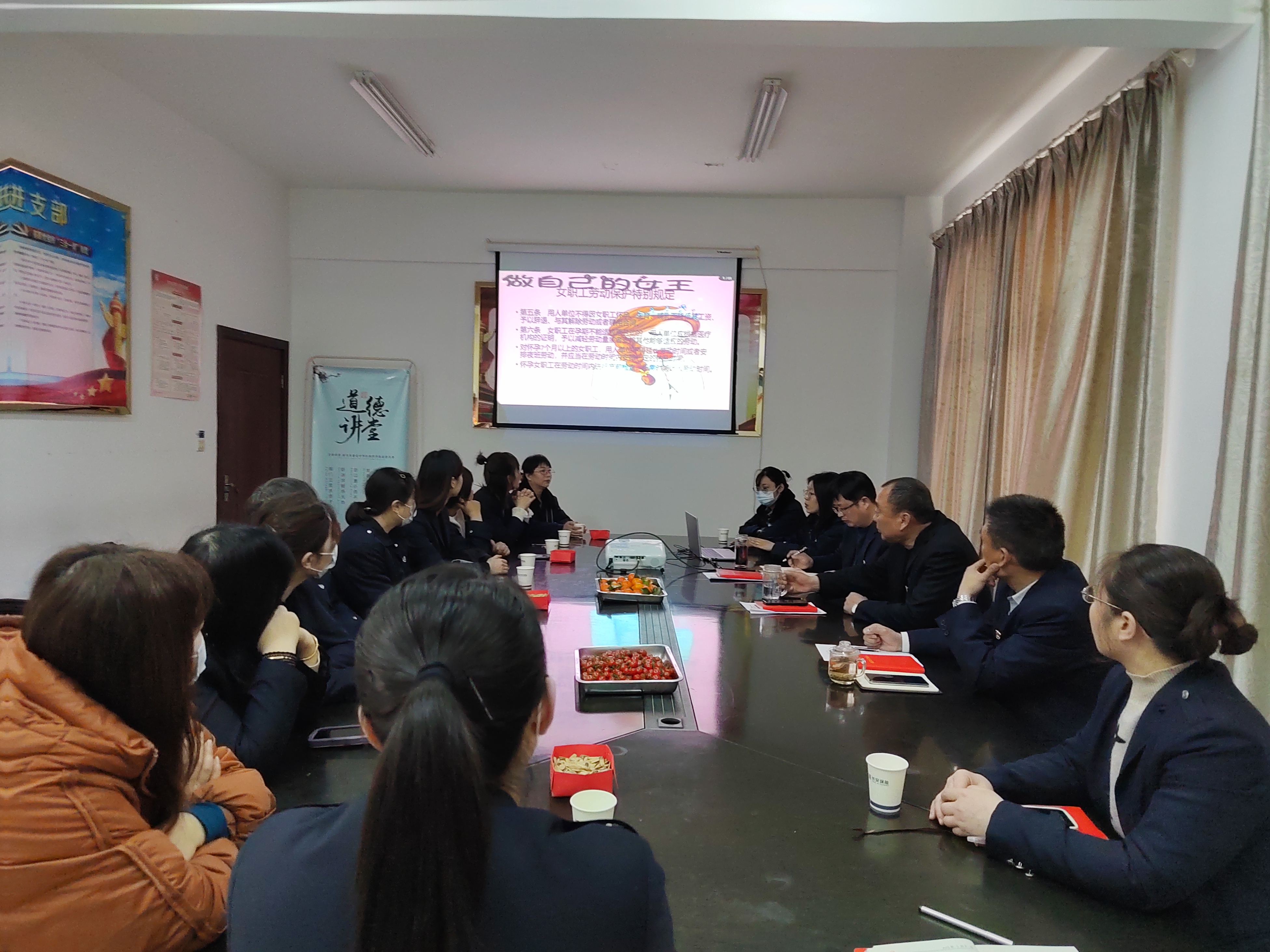 “巾幗綻芳華 砥礪前行 ”公交事業(yè)二部召開三八婦女節(jié)座談會(huì)