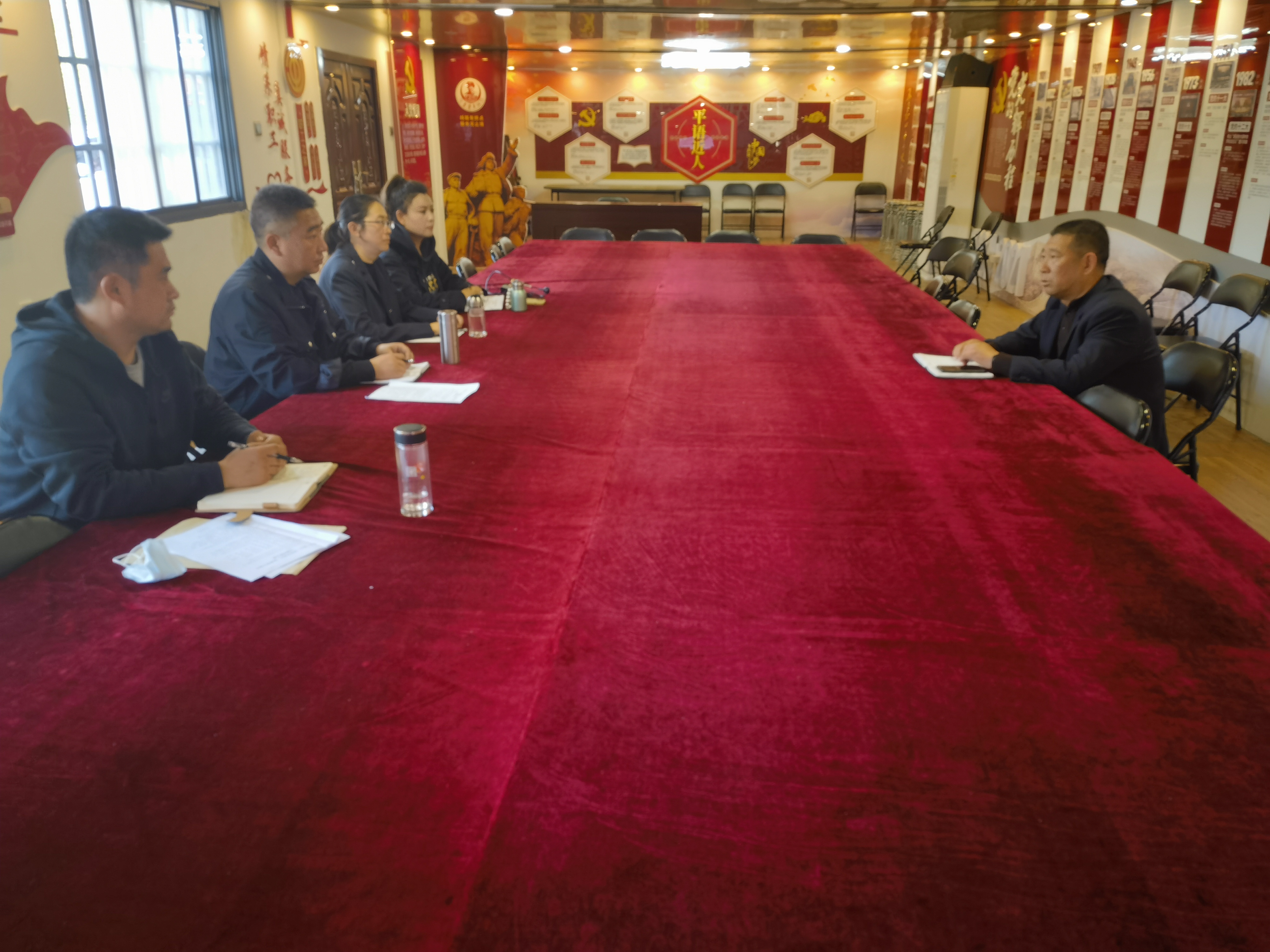 公交集團公交事業(yè)一部召開理論中心組專題會學習習近平：加快構建新發(fā)展格局  把握未來發(fā)展主動權