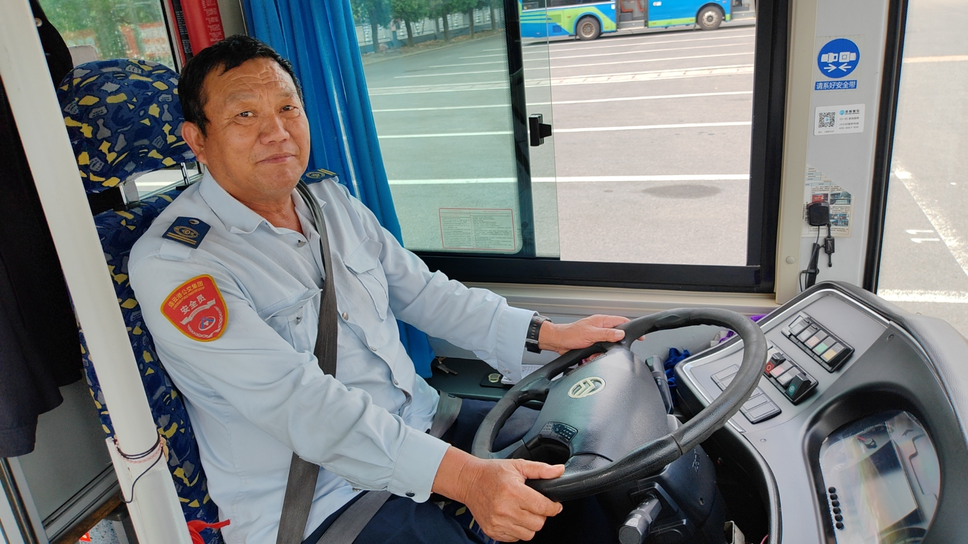 公交事業(yè)二部游5路駕駛員于培軍及時歸還乘客丟失的手機(jī)