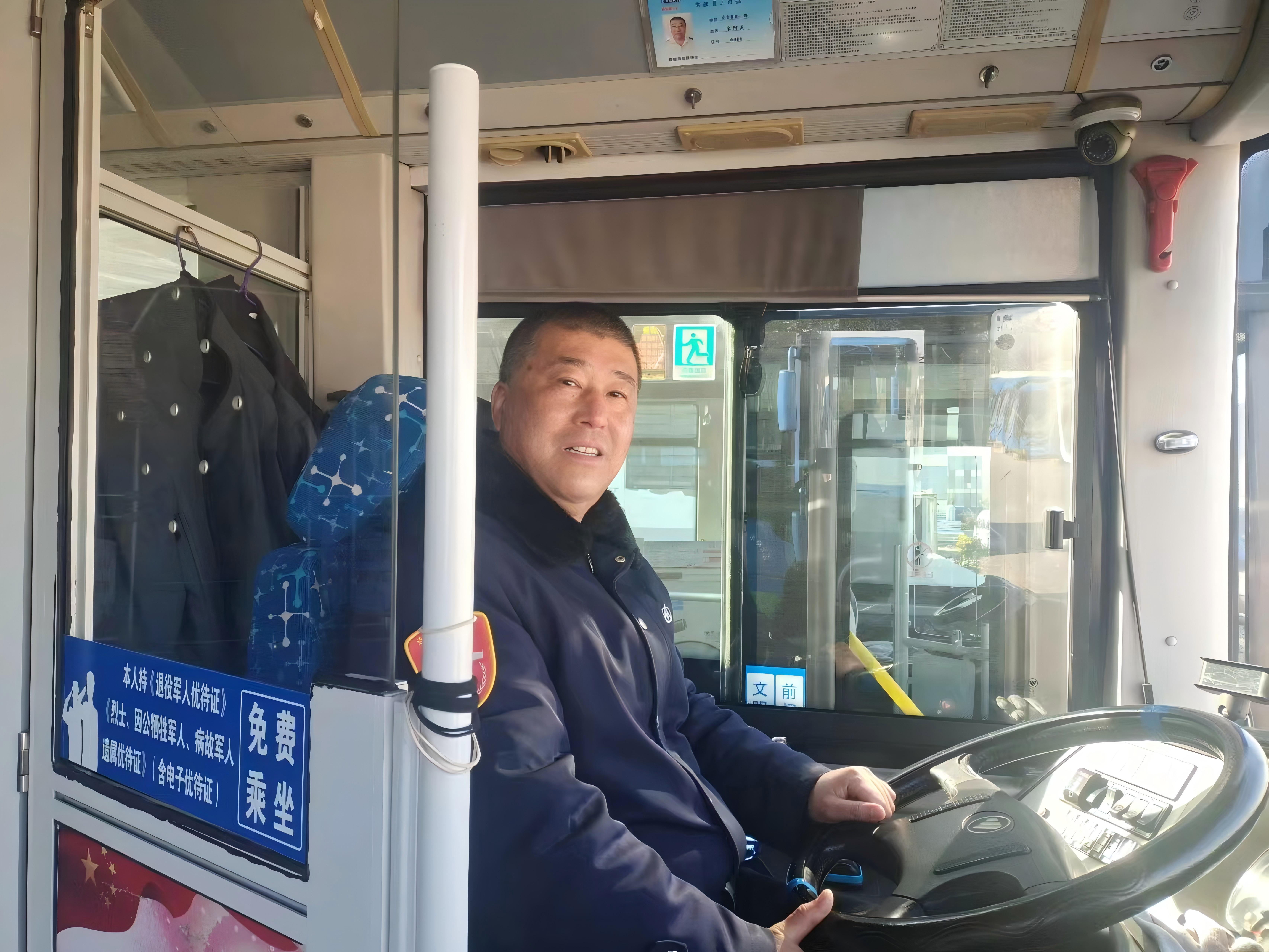60路駕駛員宋阿兵，你抱起乘客的樣子真帥！