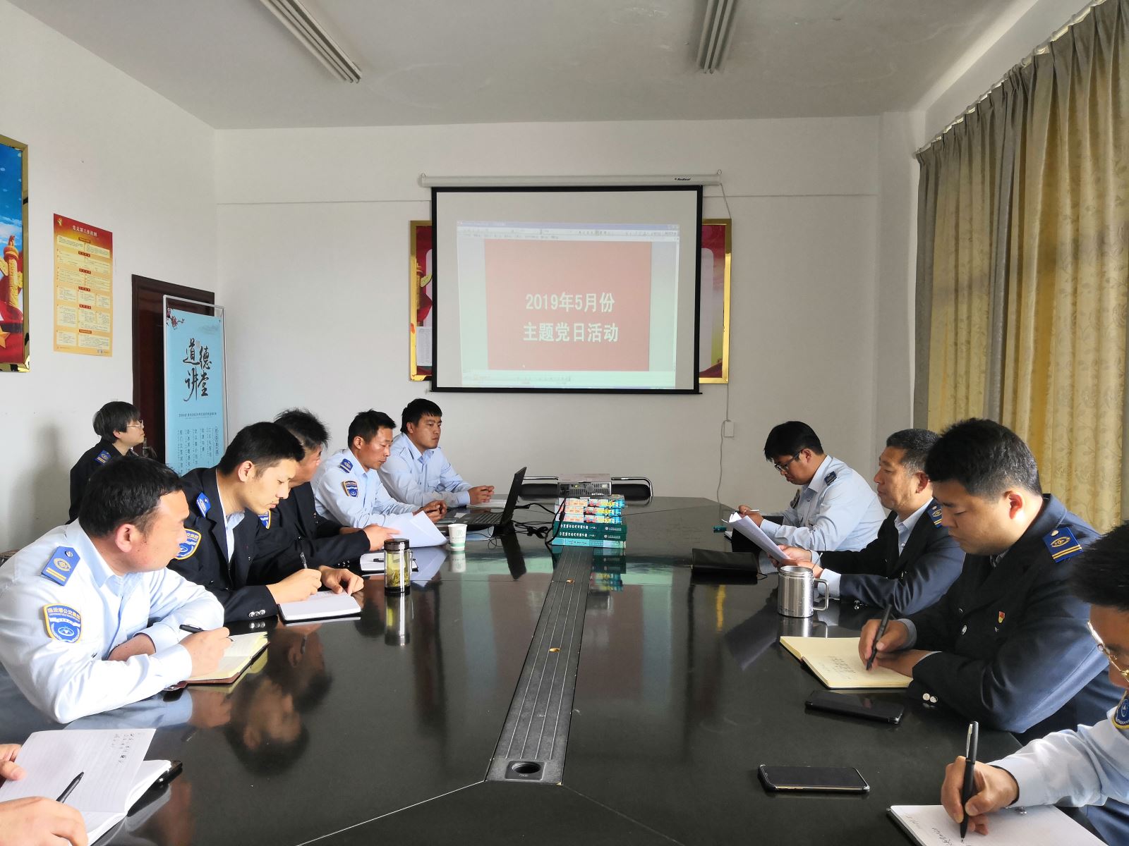 公交集團(tuán)公交事業(yè)二部開(kāi)展“學(xué)懂黨內(nèi)法規(guī)，建強(qiáng)組織體系”主題黨日活動(dòng)