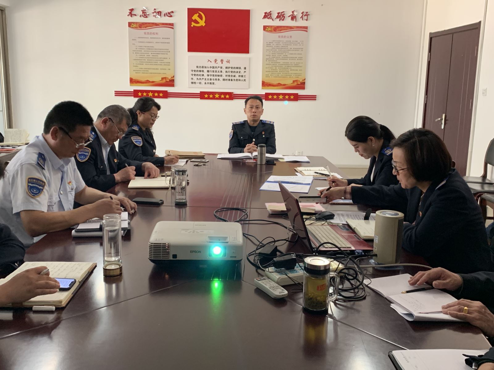 “學(xué)懂黨內(nèi)法規(guī)，建強(qiáng)組織體系”公交集團(tuán)快速公交事業(yè)部開(kāi)展主題黨日活動(dòng)