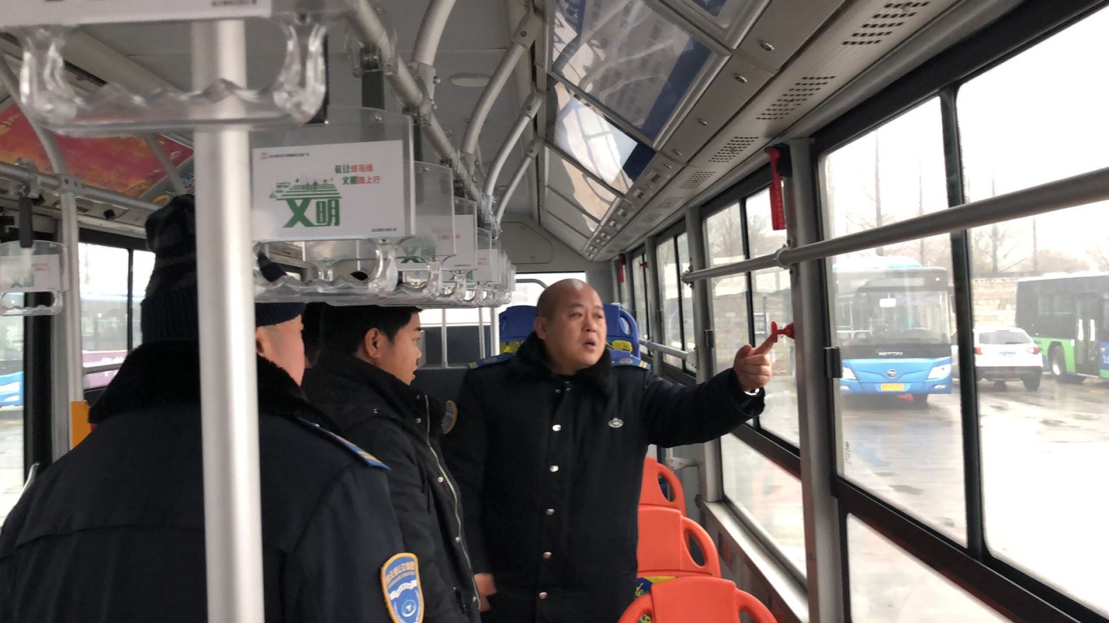 公交集團(tuán)公交事業(yè)一部開展運(yùn)營(yíng)車輛整治活動(dòng)