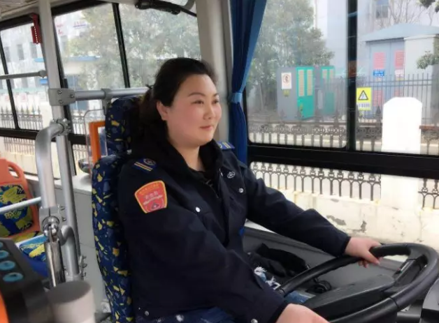 靚麗風(fēng)姿，“三八節(jié)”里公交集團(tuán)女員工們的別樣芳華