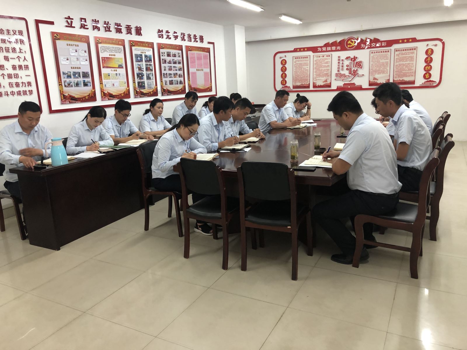 快速公交事業(yè)部學(xué)習(xí)習(xí)總書記《在企業(yè)家座談會(huì)上的講話》