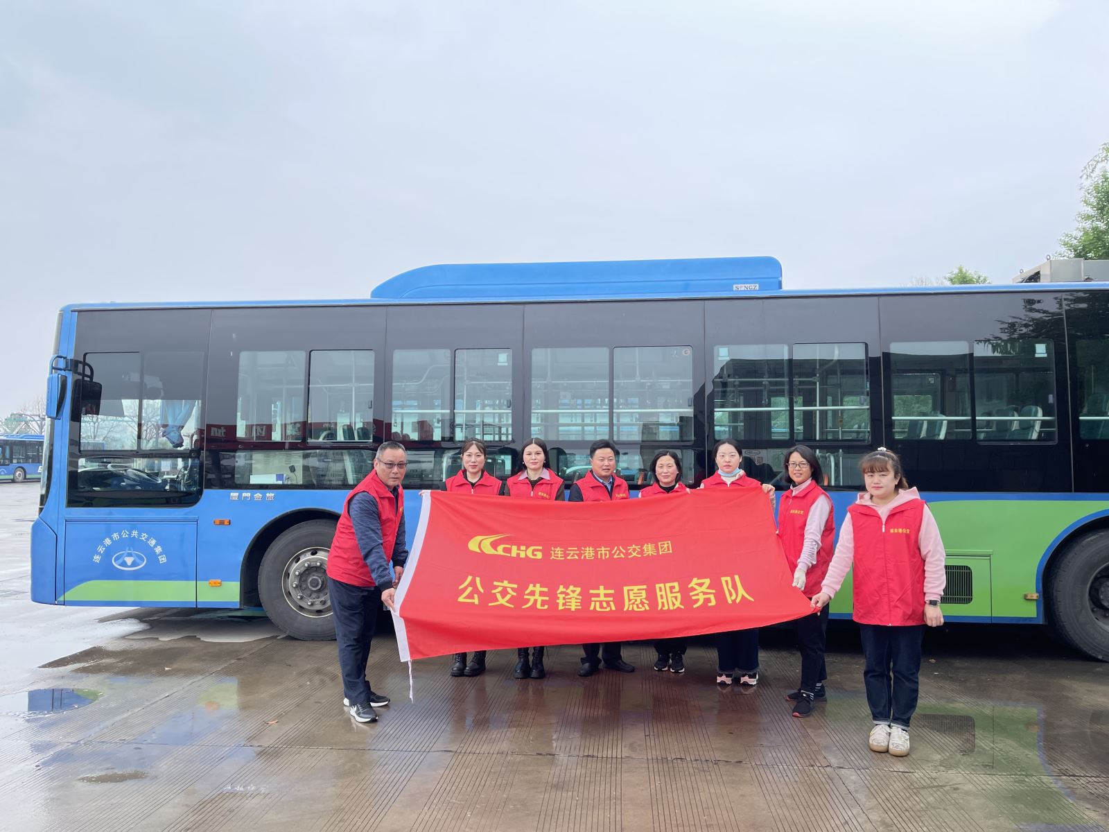 “弘揚(yáng)勞模精神，立足崗位做貢獻(xiàn)” 快速公交事業(yè)部開展志愿活動(dòng)
