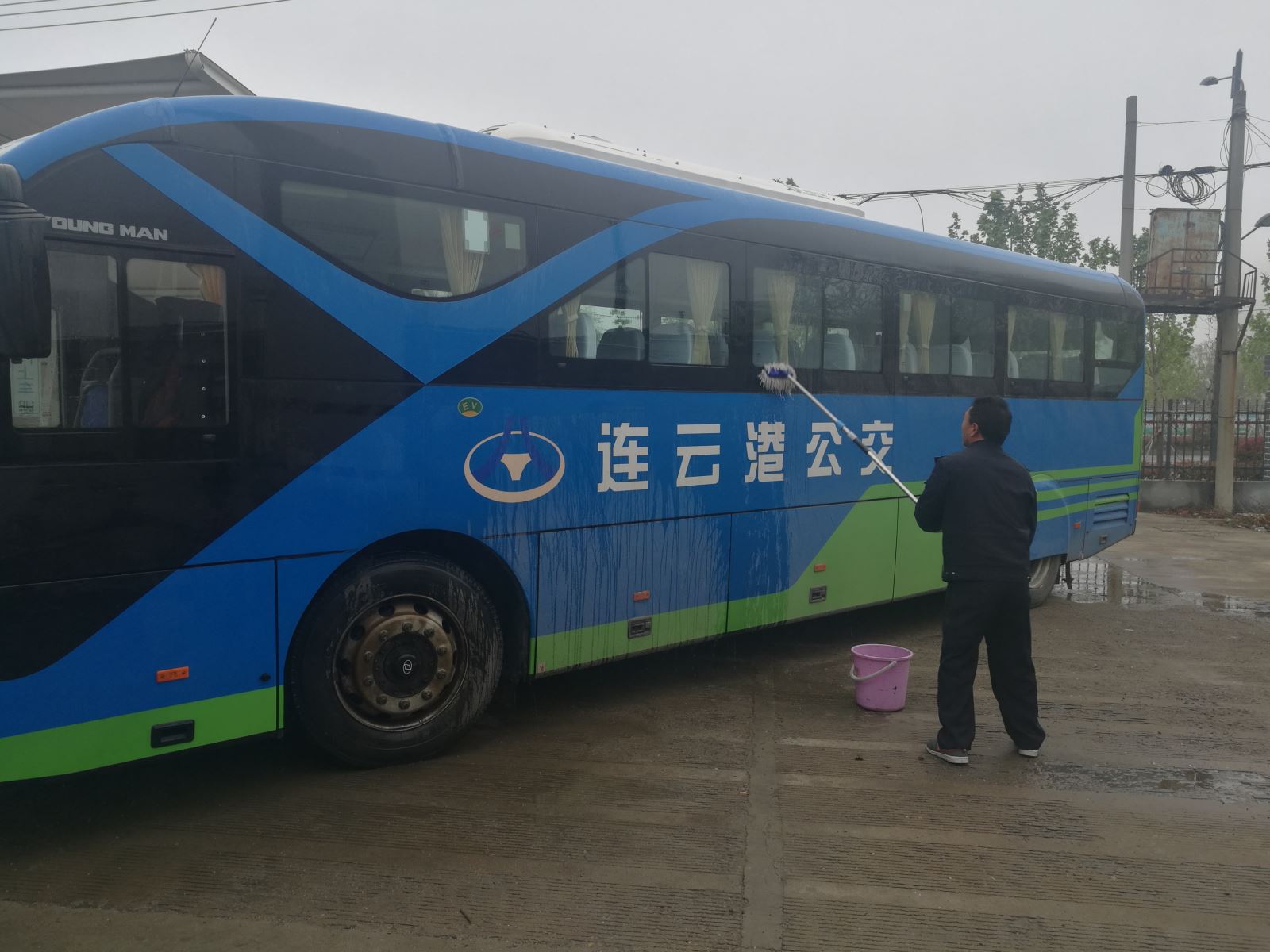 公交集團(tuán)經(jīng)營(yíng)發(fā)展事業(yè)部持續(xù)開展車容車貌綜合大檢查