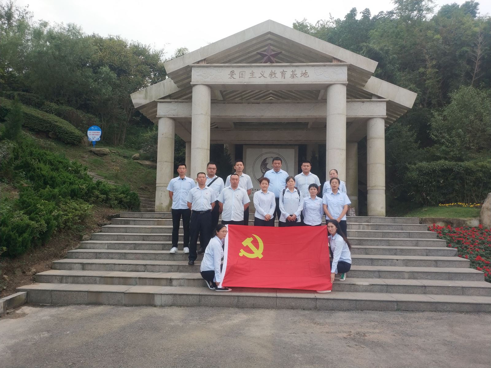 公交集團(tuán)公交事業(yè)二部開展“銘記豐功偉績、傳揚英烈精神”宣傳教育活動