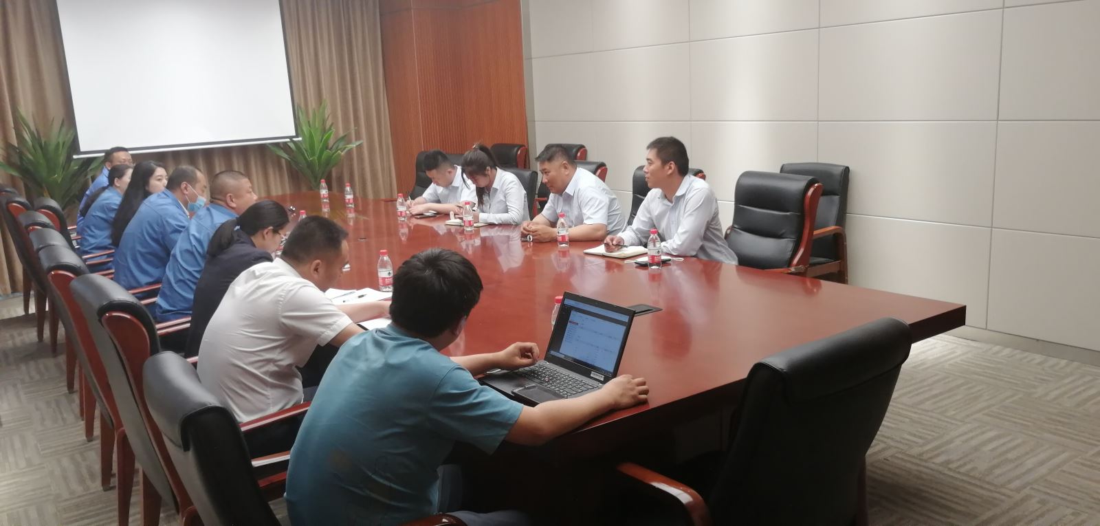 公交集團(tuán)經(jīng)營(yíng)發(fā)展事業(yè)部走訪(fǎng)業(yè)務(wù)單位開(kāi)展定制公交調(diào)研