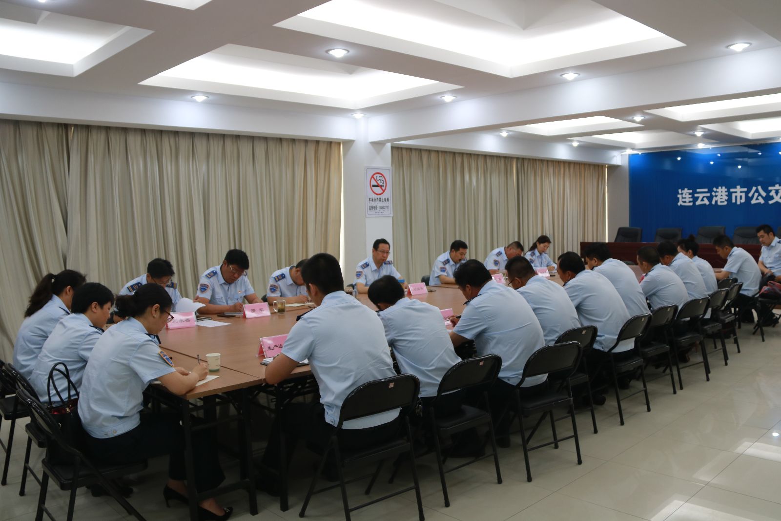 公交集團召開創(chuàng)建全國文明城市工作點位標準化建設達標部署會