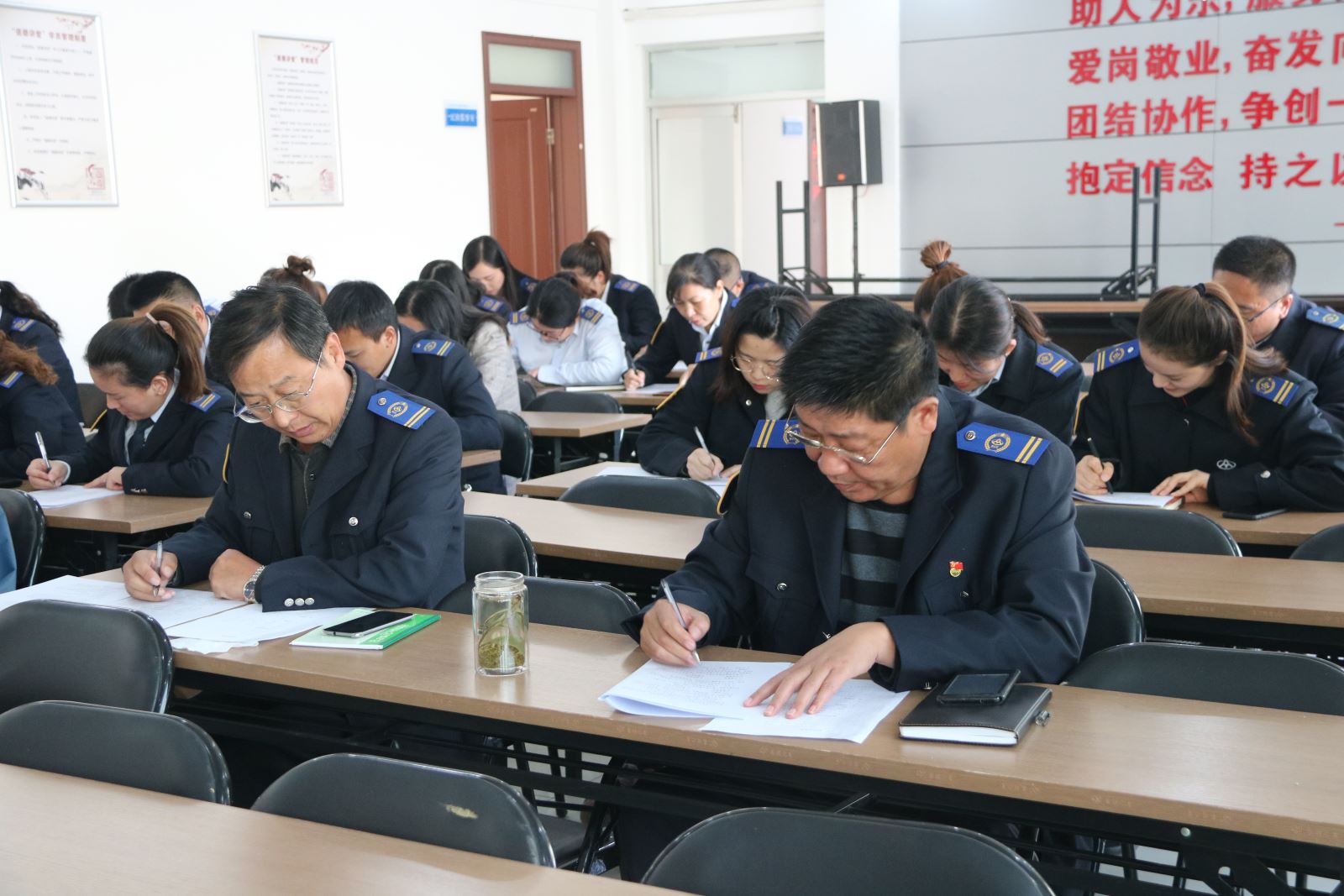 公交集團(tuán)開(kāi)展黨規(guī)黨紀(jì)和信訪條例學(xué)習(xí)測(cè)試活動(dòng)