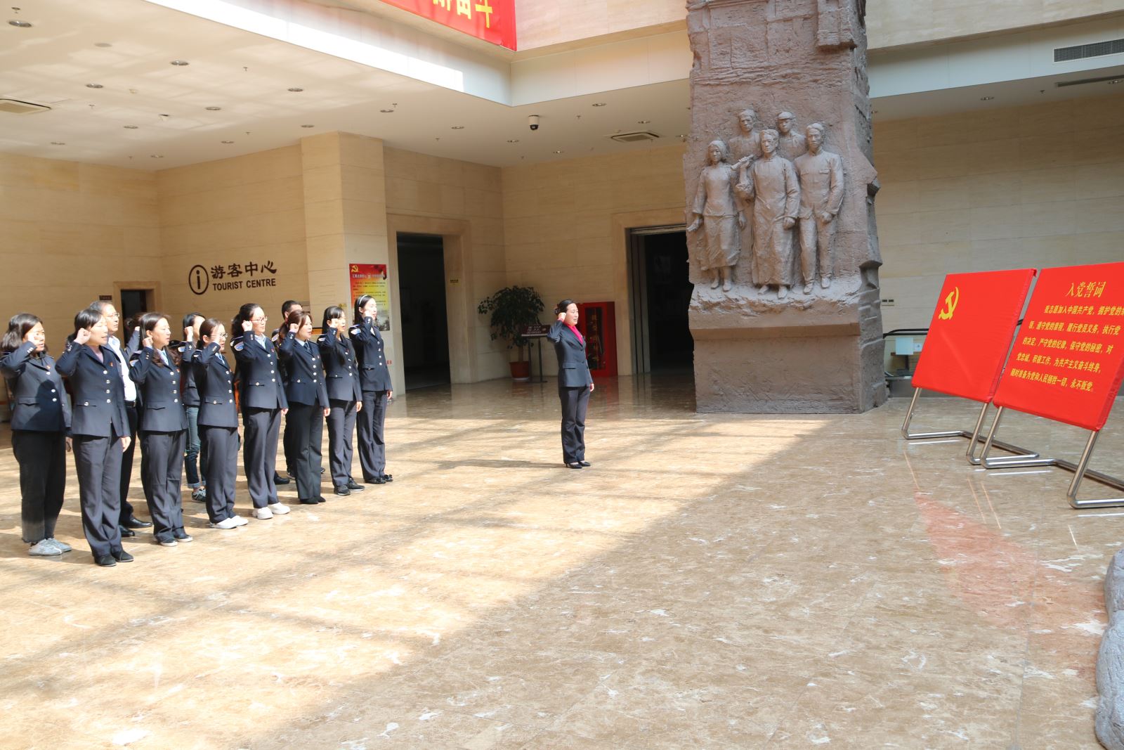 公交集團機關(guān)黨總支開展“不忘初心，牢記使命“革命傳統(tǒng)教育——組織黨員參觀 市革命紀念館