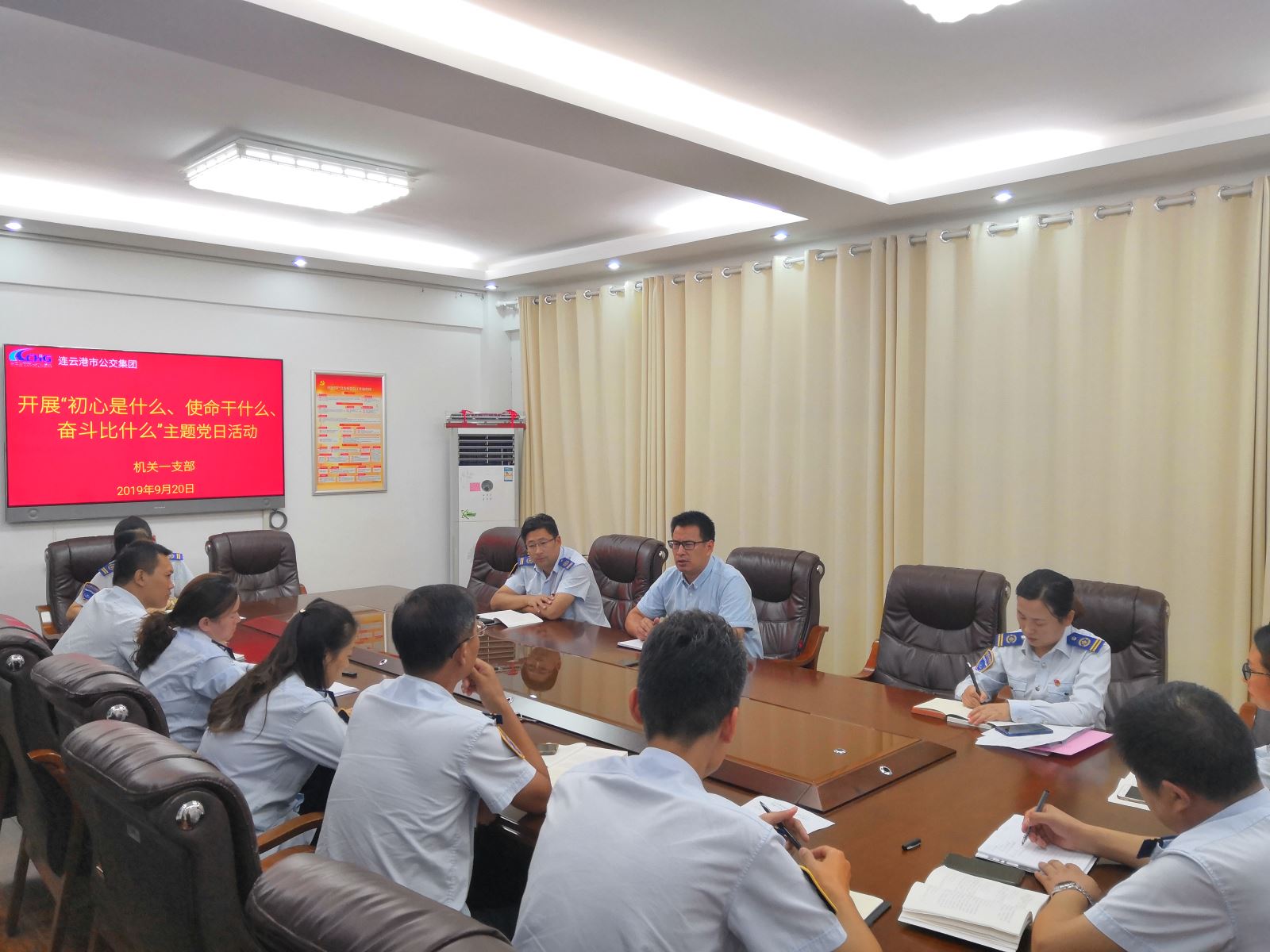 公交集團機關(guān)一、二黨支部開展“初心是什么、使命干什么、奮斗比什么”主題黨日活動