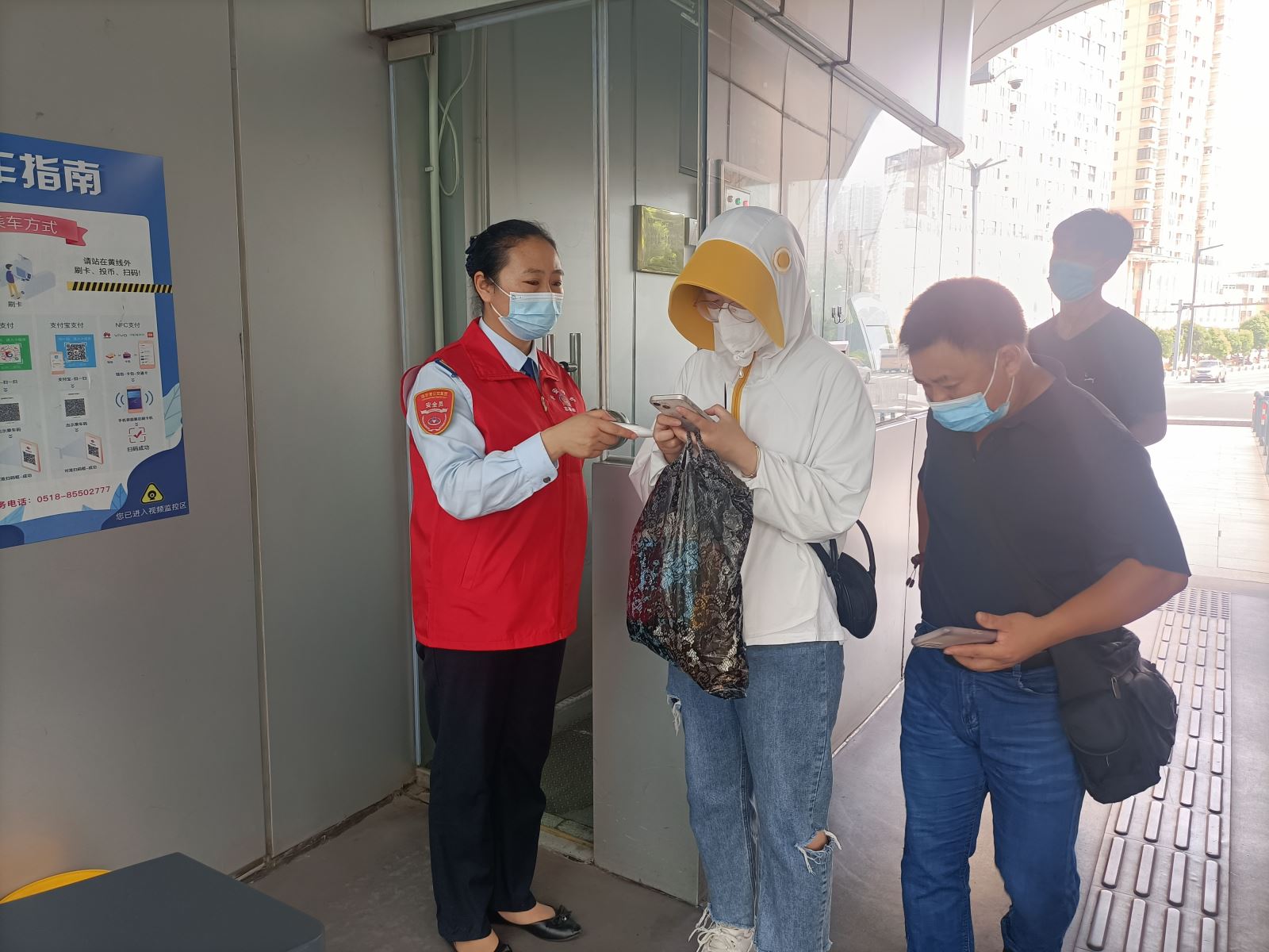 快速公交事業(yè)部站務員接力幫助乘客找回失物